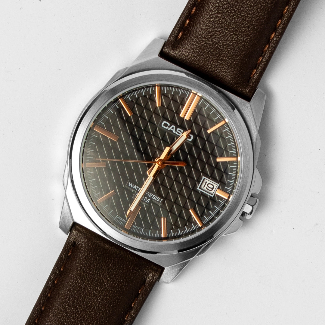 Casio Men’s Brown Leather Watch MTP-E720L-5AV – Textured Dial, Date Display, 50M Water Resistant