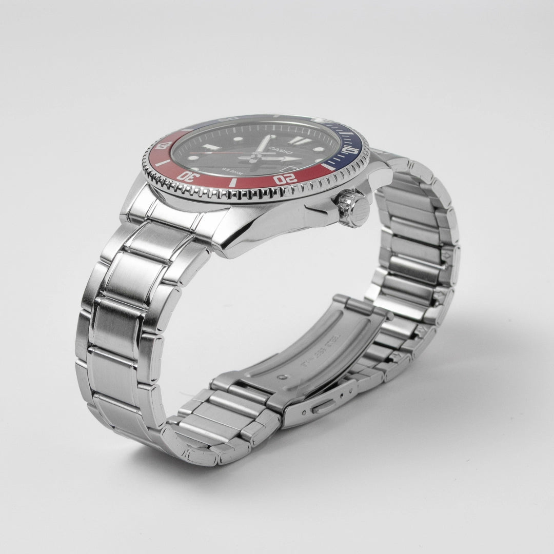 Casio Men’s Stainless Steel Diver Watch MDV-107D-1A3 – Bold Adventure Style